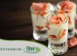 Bicchierini con yogurt greco, fichi neri e prosciutto affumicato